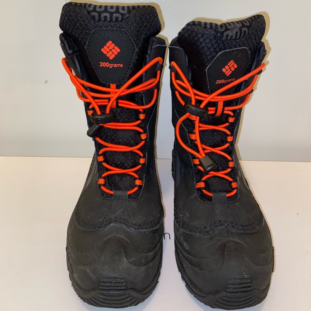 Boys size 7 Columbia snow boots